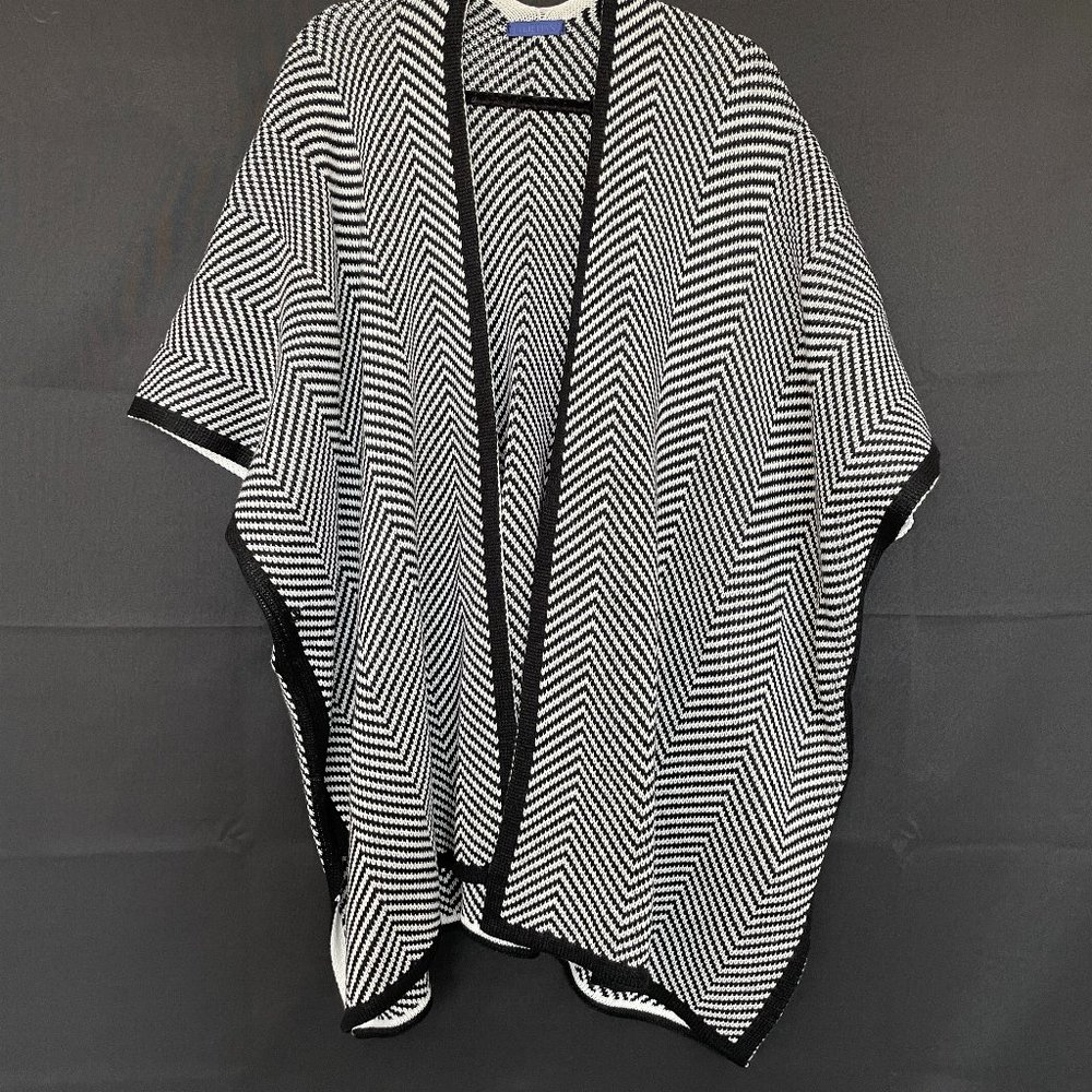 NWOT B&W Chevron Open Poncho Style Jacket / Cover